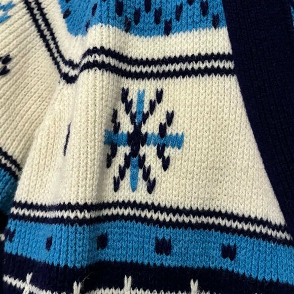 Vintage Snowflake Christmas Sweater - Picture 4 of 6